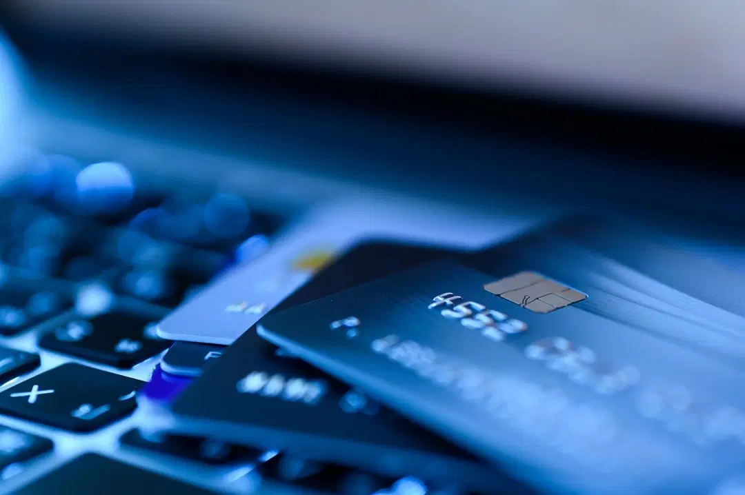 What Are the Benefits of Using a Debit Card?