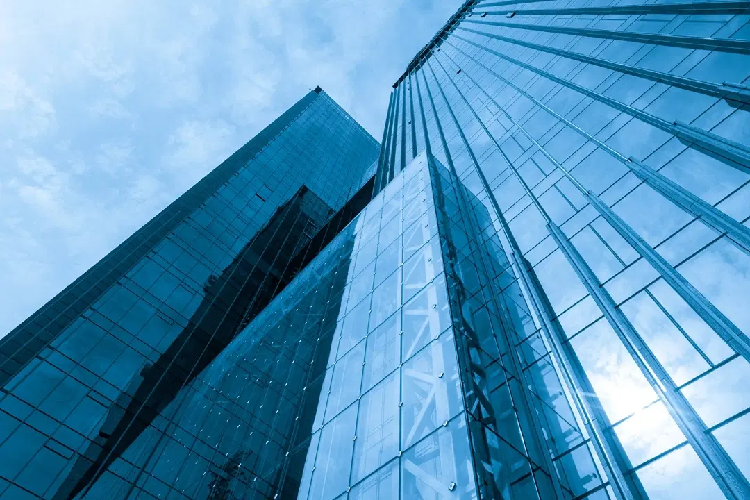 Retail Banking vs Corporate Banking - 2025 Guide